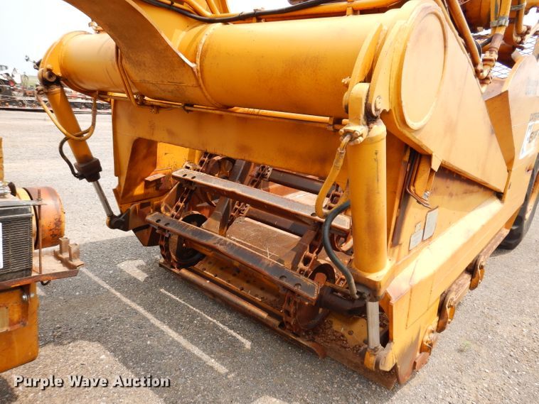 image for item IQ9745 1972 Caterpillar 613B  elevating scraper