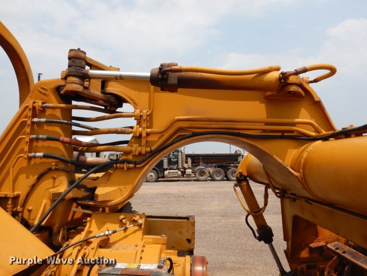 image for item IQ9745 1972 Caterpillar 613B  elevating scraper