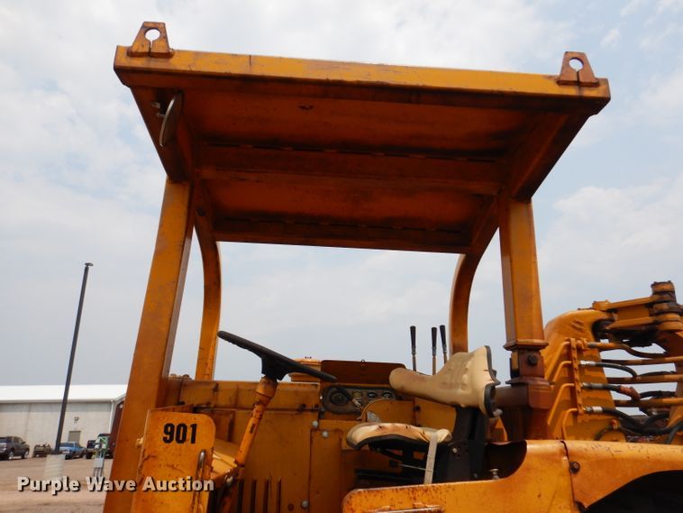 image for item IQ9745 1972 Caterpillar 613B  elevating scraper