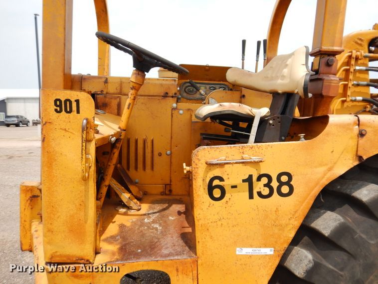 image for item IQ9745 1972 Caterpillar 613B  elevating scraper