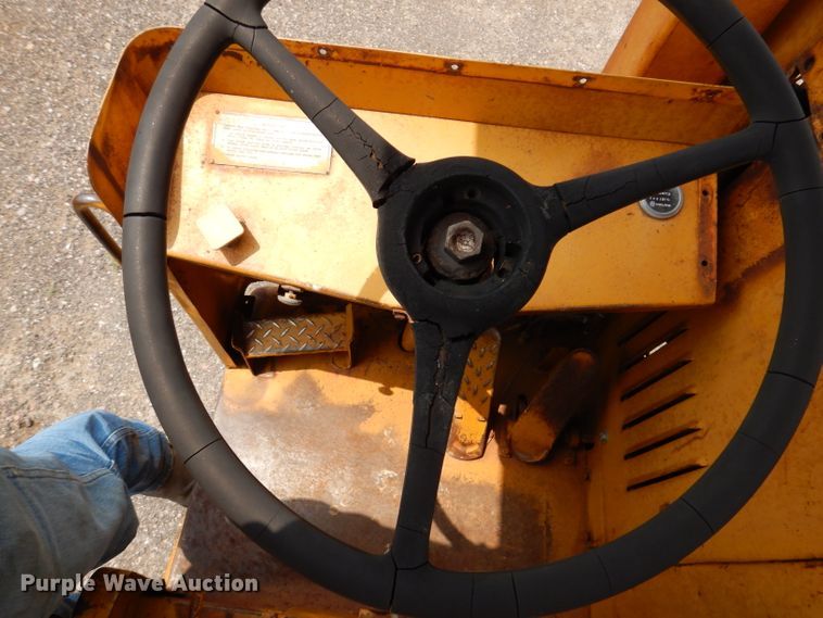 image for item IQ9745 1972 Caterpillar 613B  elevating scraper