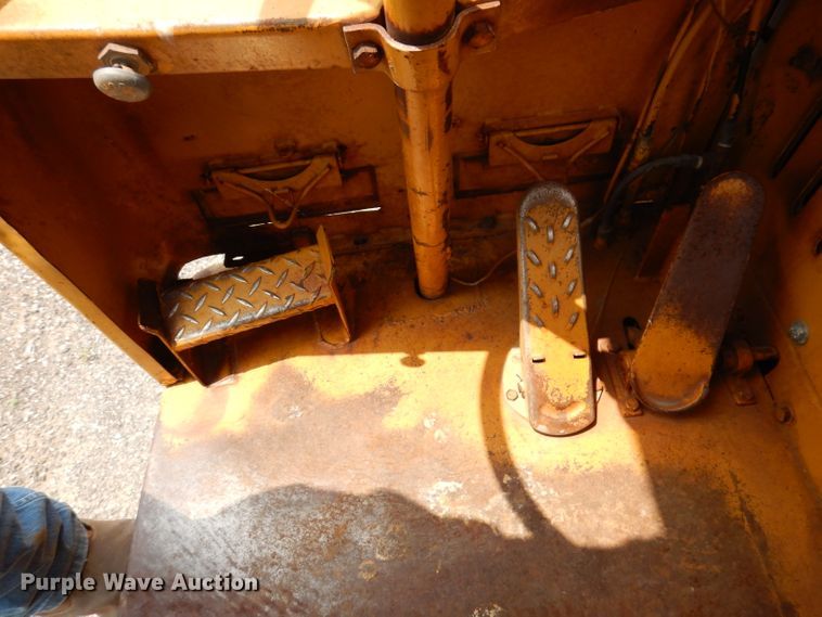 image for item IQ9745 1972 Caterpillar 613B  elevating scraper