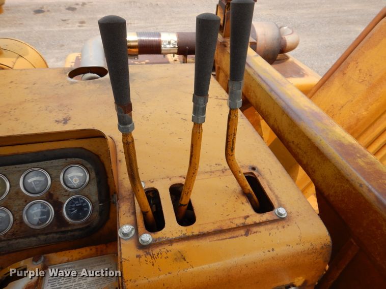 image for item IQ9745 1972 Caterpillar 613B  elevating scraper