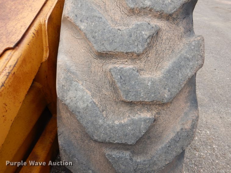 image for item IQ9745 1972 Caterpillar 613B  elevating scraper