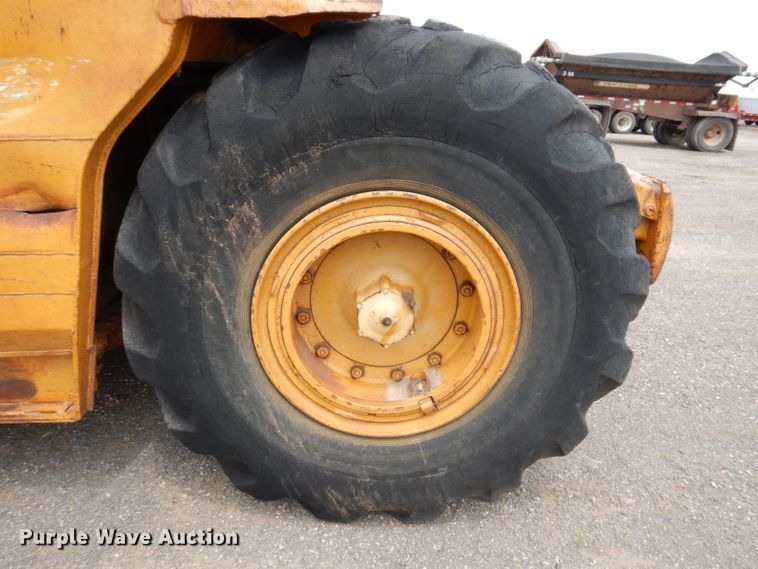 image for item IQ9745 1972 Caterpillar 613B  elevating scraper