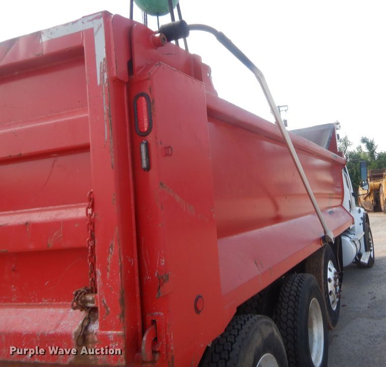 image for item IT9670 2007 Freightliner Business Class M2  dump truck