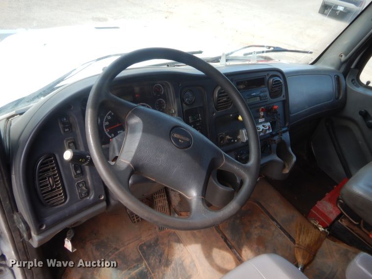 image for item IT9670 2007 Freightliner Business Class M2  dump truck