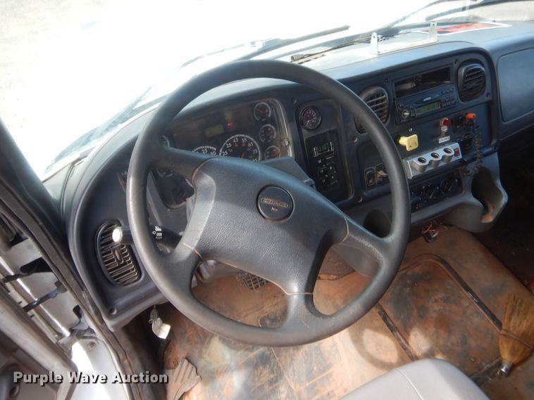 image for item IT9670 2007 Freightliner Business Class M2  dump truck