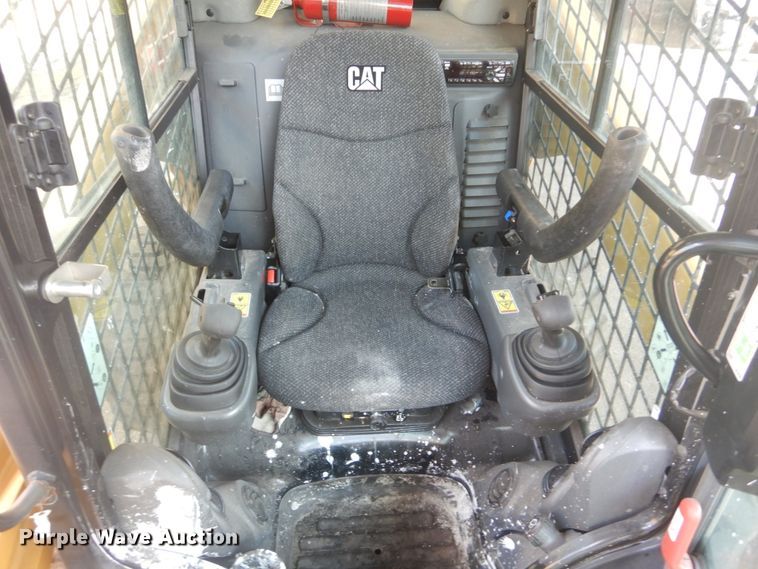 image for item JI9548 2018 Caterpillar 272D2  skid steer loader