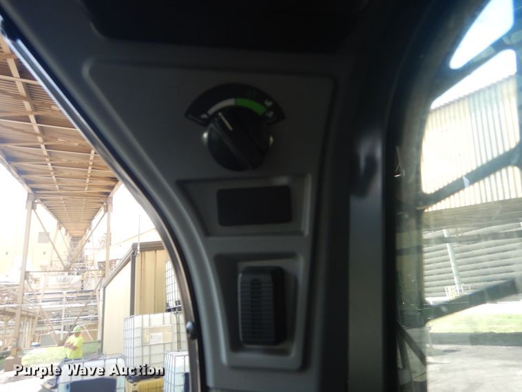 image for item JI9548 2018 Caterpillar 272D2  skid steer loader