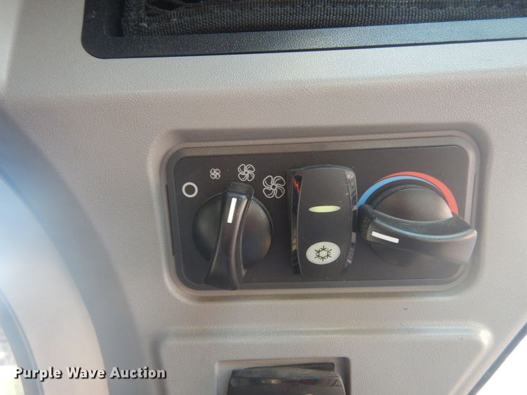 image for item JI9548 2018 Caterpillar 272D2  skid steer loader