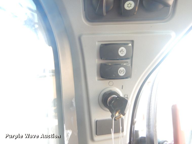 image for item JI9548 2018 Caterpillar 272D2  skid steer loader