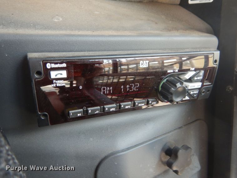 image for item JI9548 2018 Caterpillar 272D2  skid steer loader