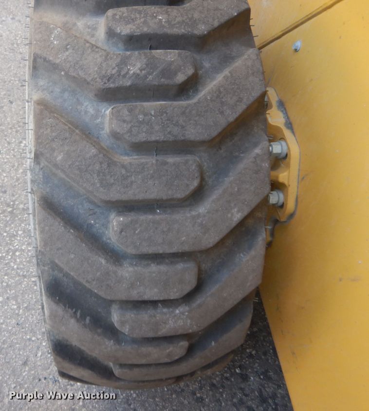 image for item JI9548 2018 Caterpillar 272D2  skid steer loader