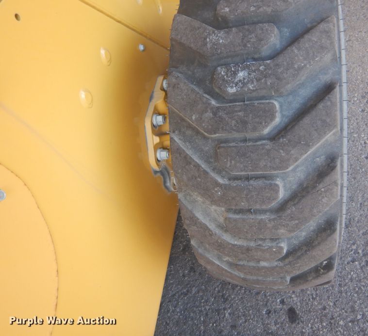 image for item JI9548 2018 Caterpillar 272D2  skid steer loader