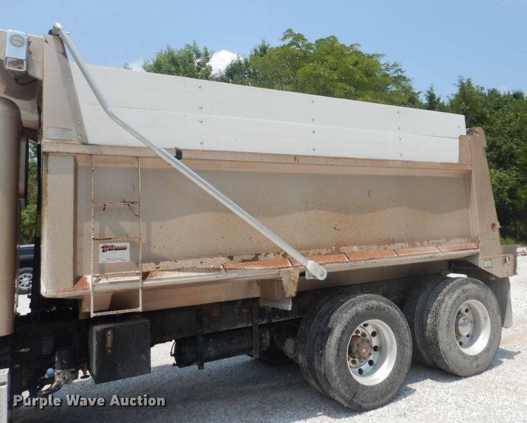 image for item JI9584 2007 Peterbilt 335  dump truck