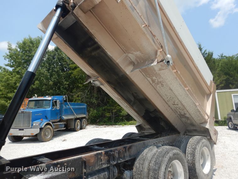 image for item JI9584 2007 Peterbilt 335  dump truck