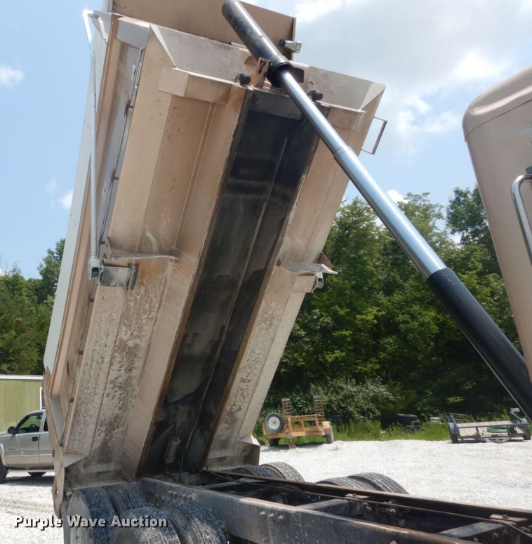 image for item JI9584 2007 Peterbilt 335  dump truck