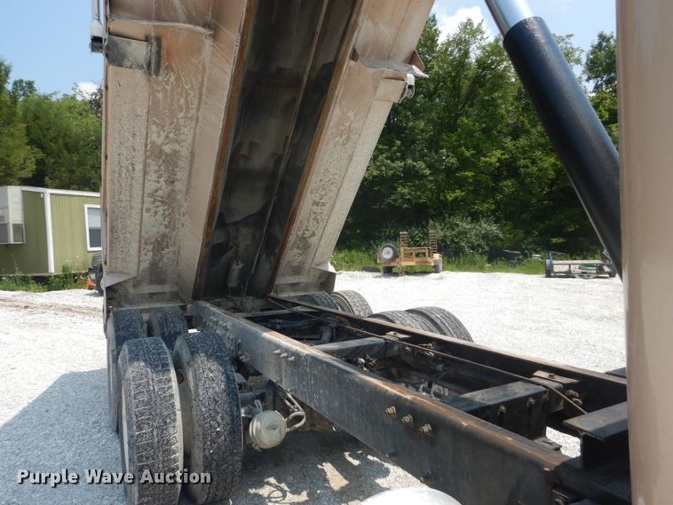 image for item JI9584 2007 Peterbilt 335  dump truck