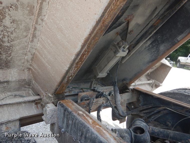 image for item JI9584 2007 Peterbilt 335  dump truck