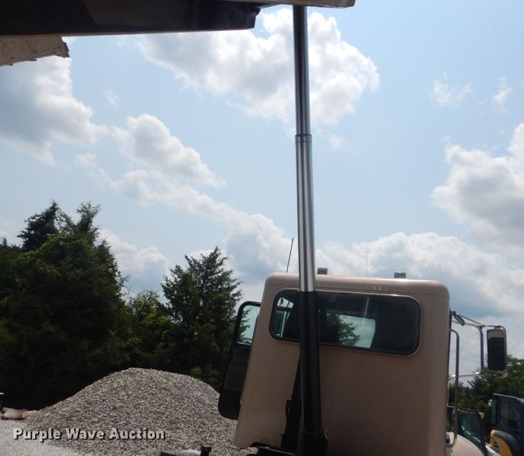 image for item JI9584 2007 Peterbilt 335  dump truck