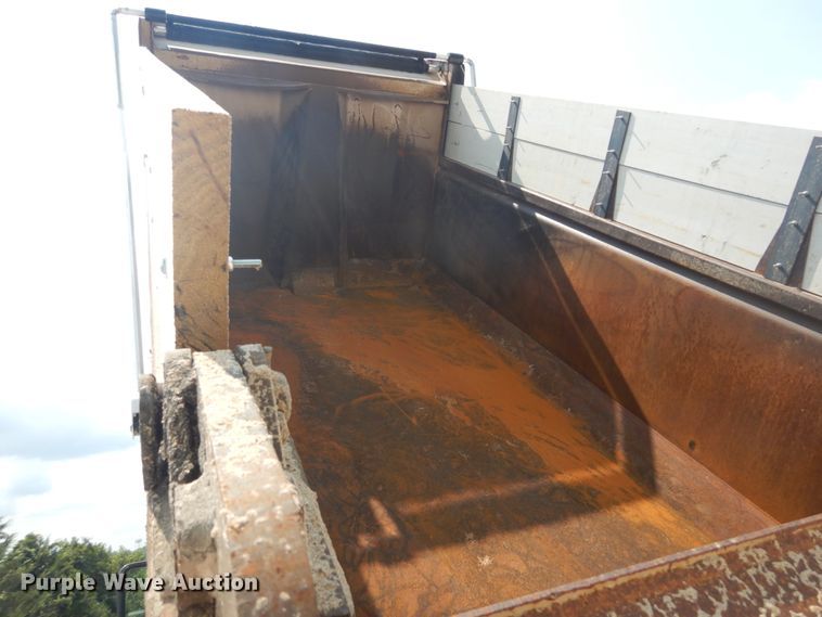 image for item JI9584 2007 Peterbilt 335  dump truck