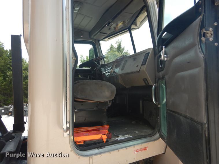 image for item JI9584 2007 Peterbilt 335  dump truck