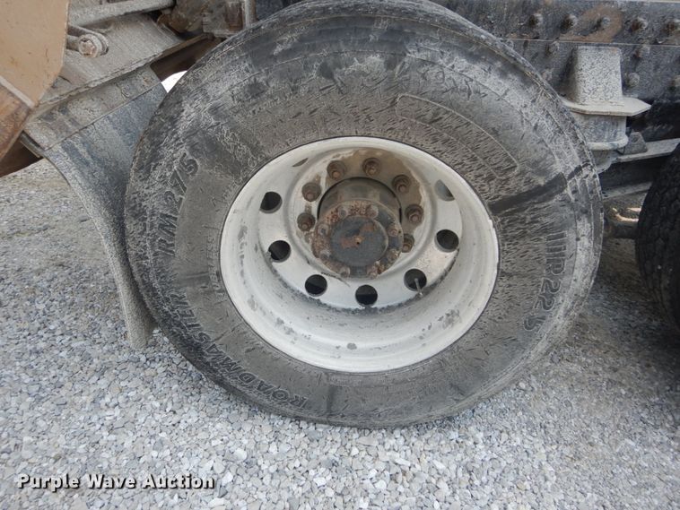 image for item JI9584 2007 Peterbilt 335  dump truck