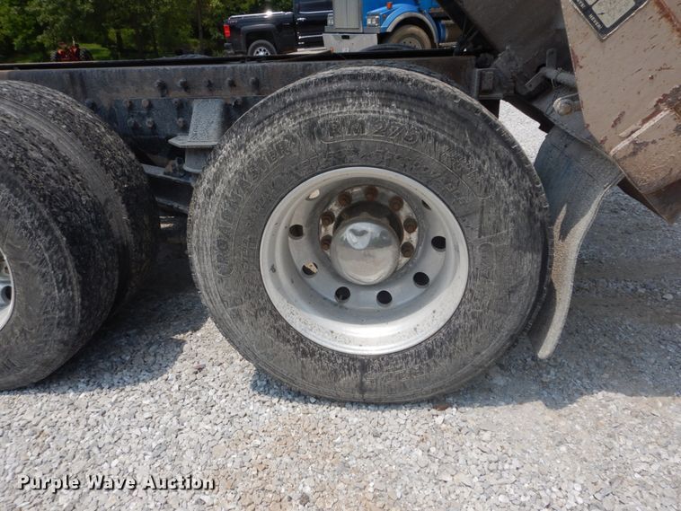 image for item JI9584 2007 Peterbilt 335  dump truck