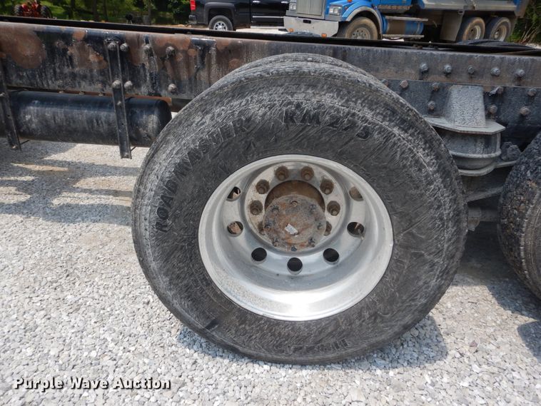 image for item JI9584 2007 Peterbilt 335  dump truck