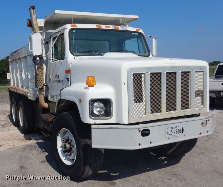 image for item JZ9917 2001 International 2674  dump truck