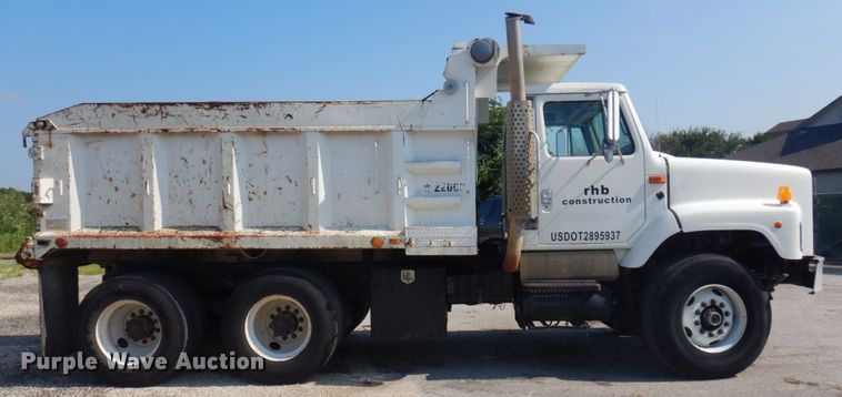 image for item JZ9917 2001 International 2674  dump truck