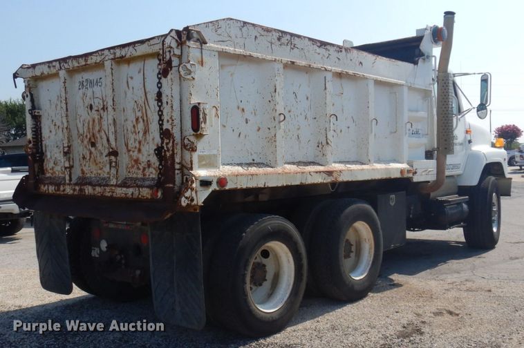 image for item JZ9917 2001 International 2674  dump truck