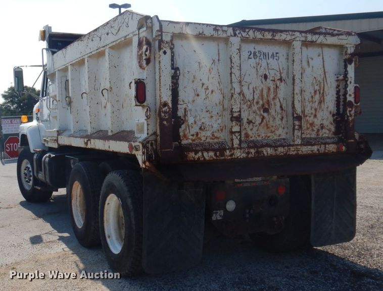 image for item JZ9917 2001 International 2674  dump truck