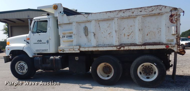 image for item JZ9917 2001 International 2674  dump truck