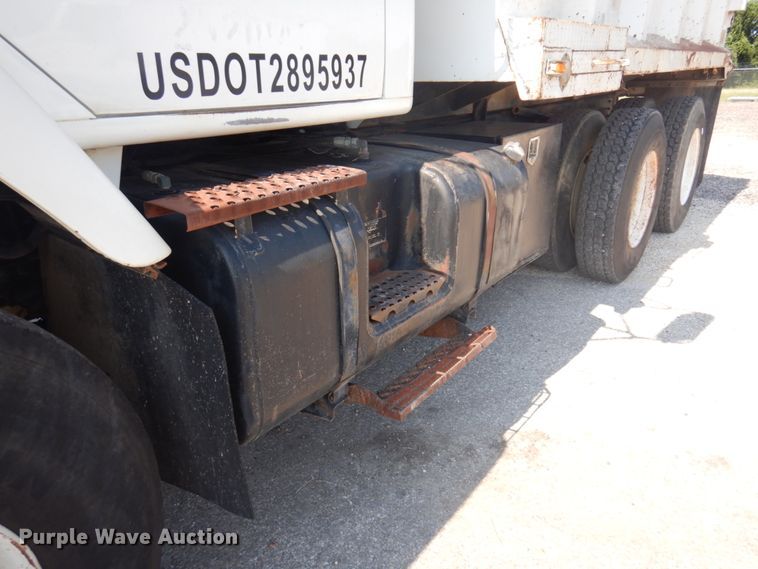 image for item JZ9917 2001 International 2674  dump truck