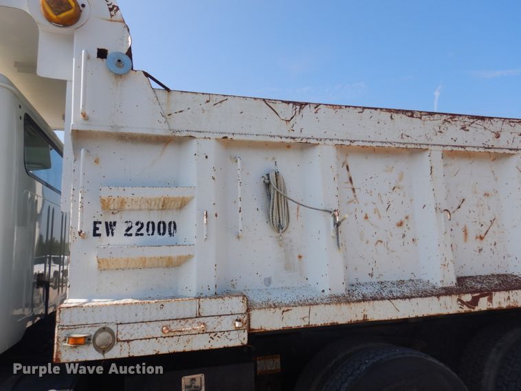 image for item JZ9917 2001 International 2674  dump truck