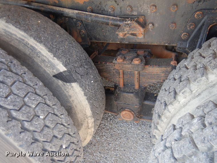 image for item JZ9917 2001 International 2674  dump truck