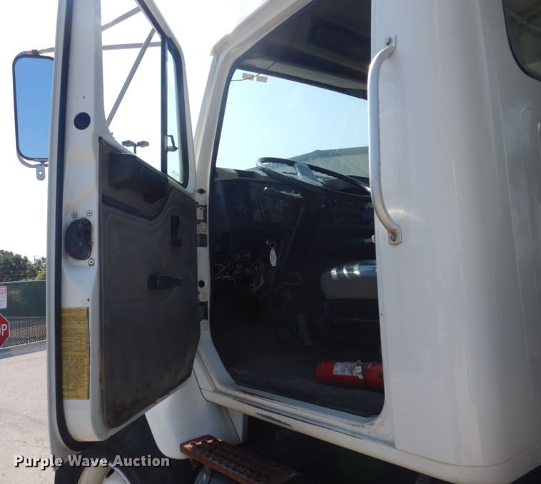 image for item JZ9917 2001 International 2674  dump truck