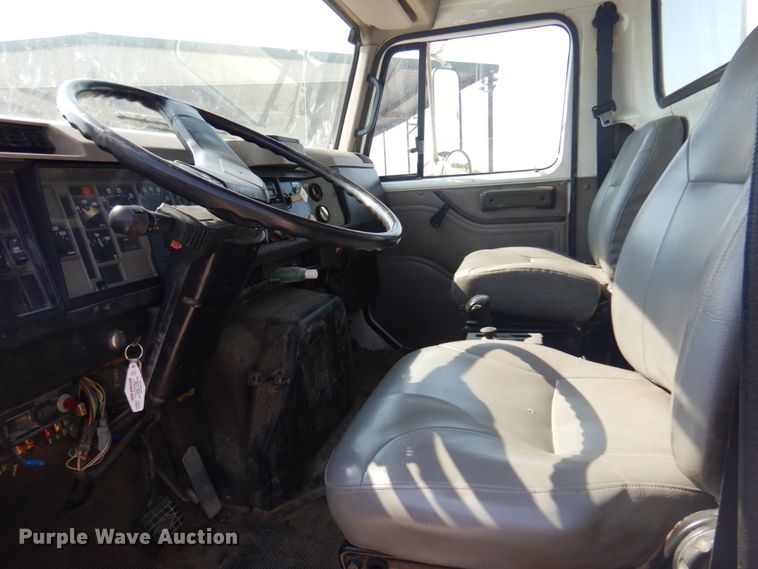 image for item JZ9917 2001 International 2674  dump truck