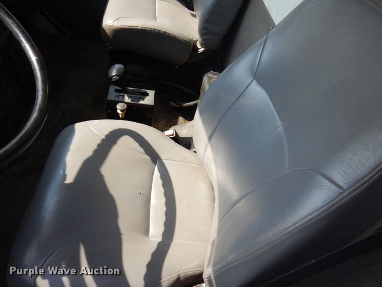 image for item JZ9917 2001 International 2674  dump truck