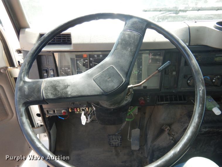 image for item JZ9917 2001 International 2674  dump truck