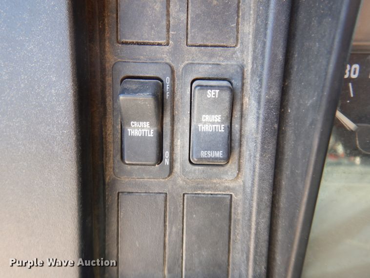 image for item JZ9917 2001 International 2674  dump truck