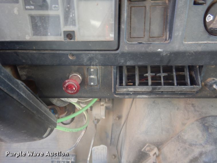 image for item JZ9917 2001 International 2674  dump truck