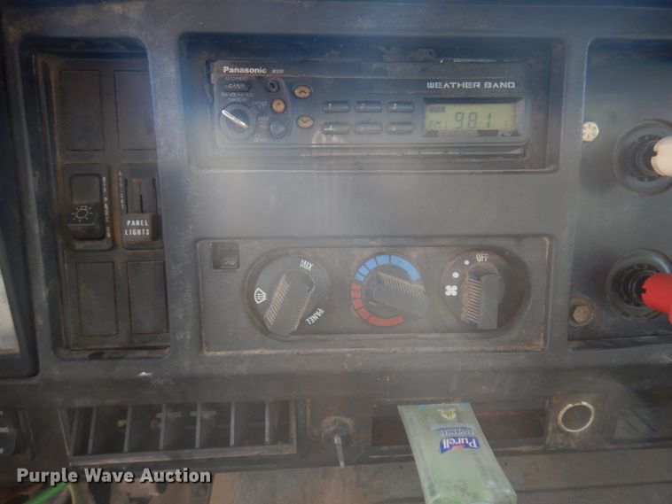 image for item JZ9917 2001 International 2674  dump truck