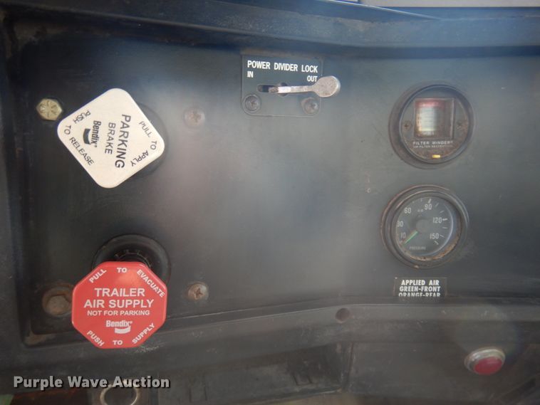 image for item JZ9917 2001 International 2674  dump truck