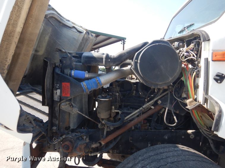 image for item JZ9917 2001 International 2674  dump truck