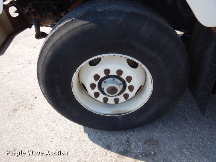 image for item JZ9917 2001 International 2674  dump truck