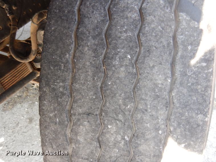 image for item JZ9917 2001 International 2674  dump truck