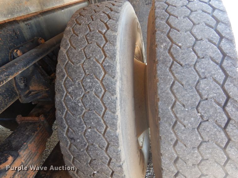 image for item JZ9917 2001 International 2674  dump truck